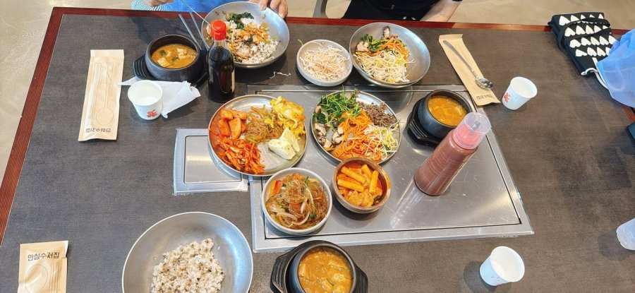 점심으로 쭈구미 볶음 보리밥 먹고 왔네요