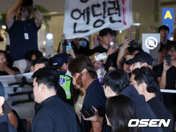 "홍명보, 살해 협박 시달렸다…살해 협박 피해 미국행"…해외도 긴급 타전