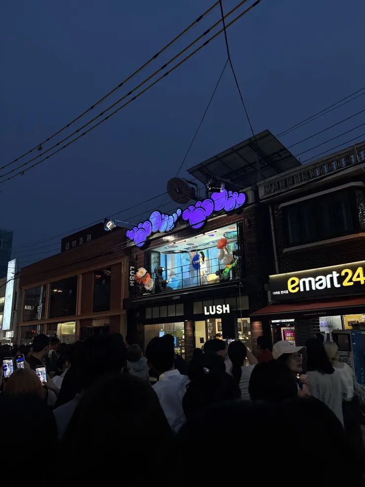 노상 발코니에서 서편제 부르는 스테이씨 시은