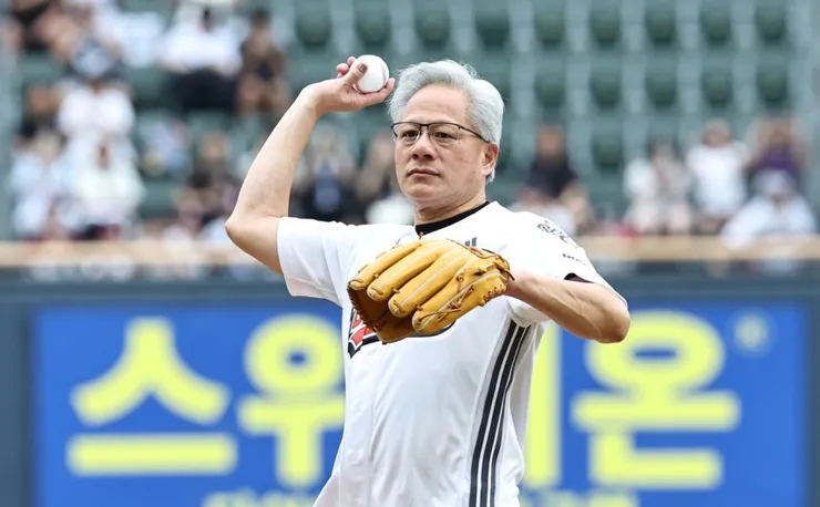 야구장의 많은 관중을 울린 올해 잠실 시구