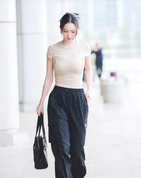 카리나 반팔티 패션