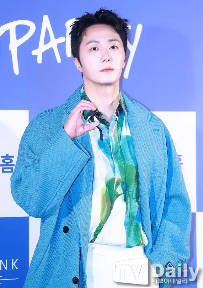 갤럭시코퍼레이션 소속사에 열받은것 같은 스포츠경향 기사들ㅋㅋㅋㅋ.txt