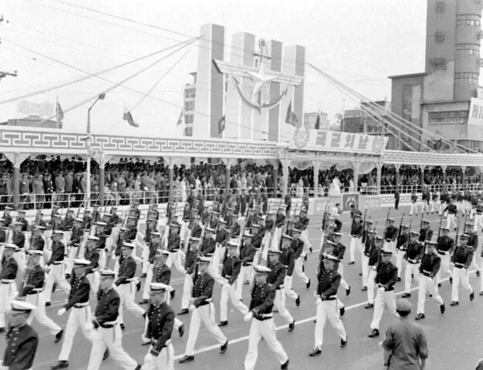 저는 19세기의 미국도 한국 군사정권시절처럼 노동환경이 나빴고 그리스도 나빴