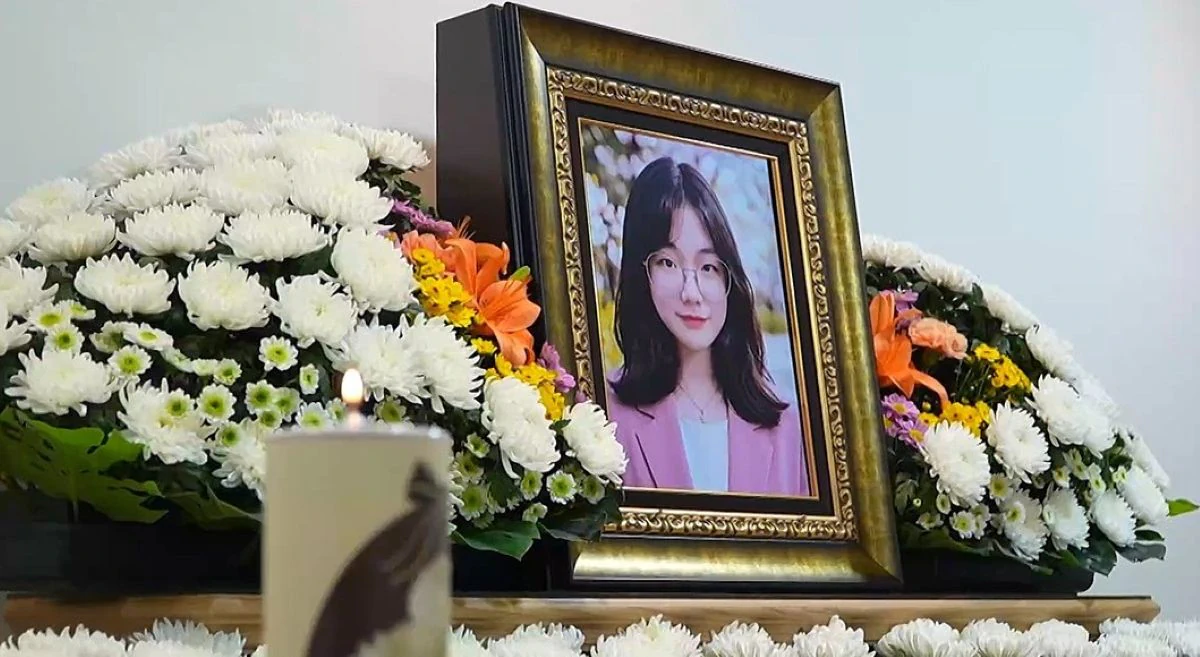 생활고에 무빈소 장례…'배그 부부' 남편, 35일만 다시 상주 섰다 '눈물'…