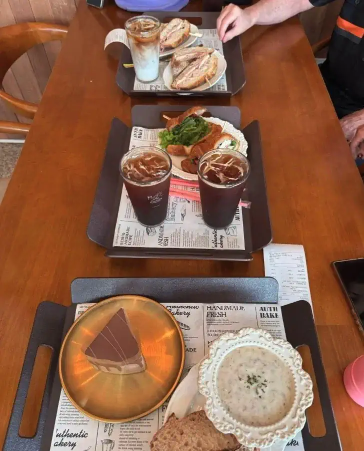 카페에 정떨어진 사람