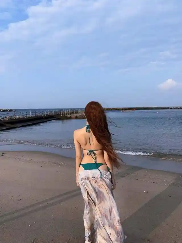 비키니 입은 츠키