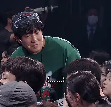 워터밤 인터뷰 중 전 여친을 만난 기자ㅋㅋㅋㅋㅋ