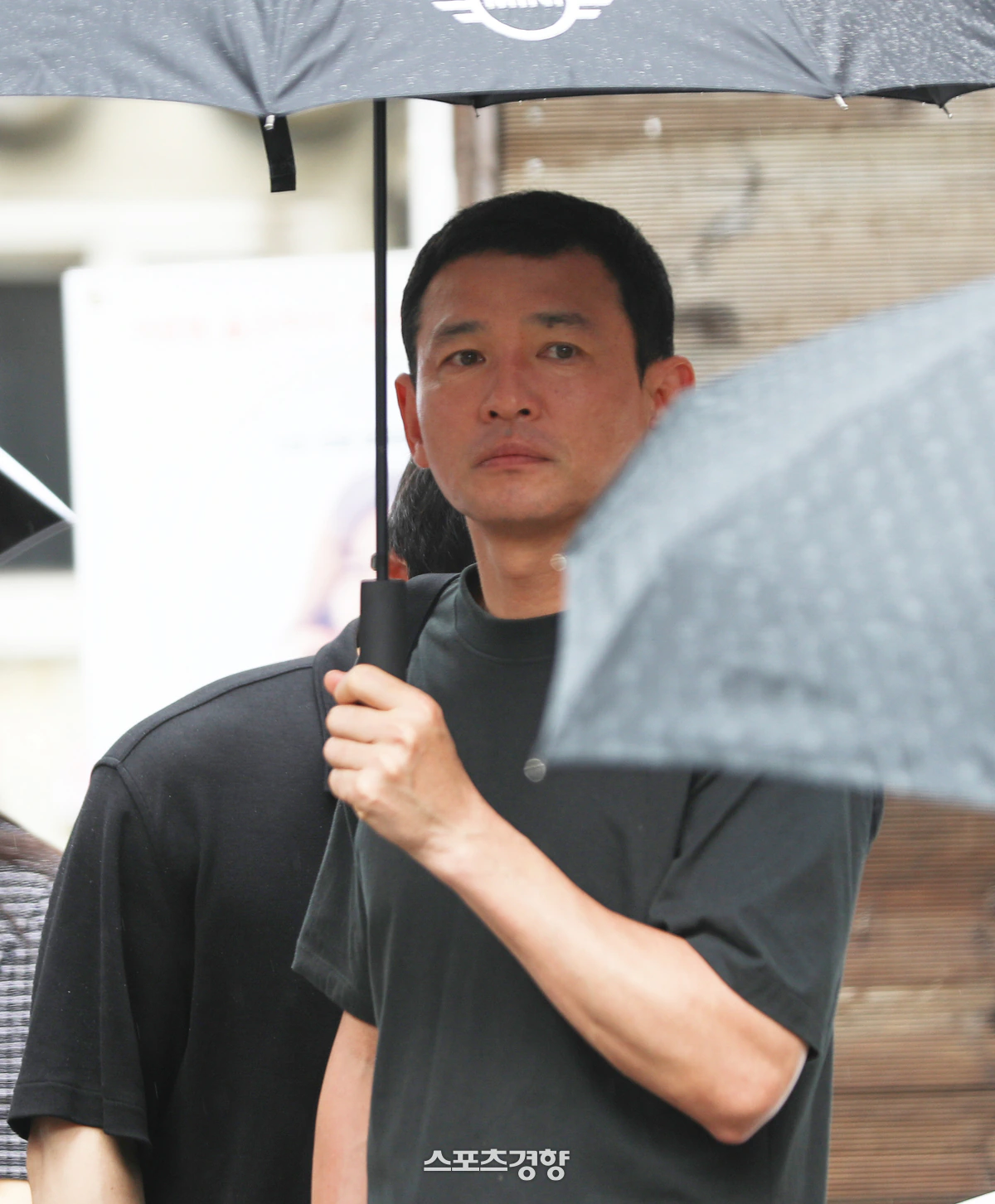 황정민·여성 팬, 형사·민사 법정 공방