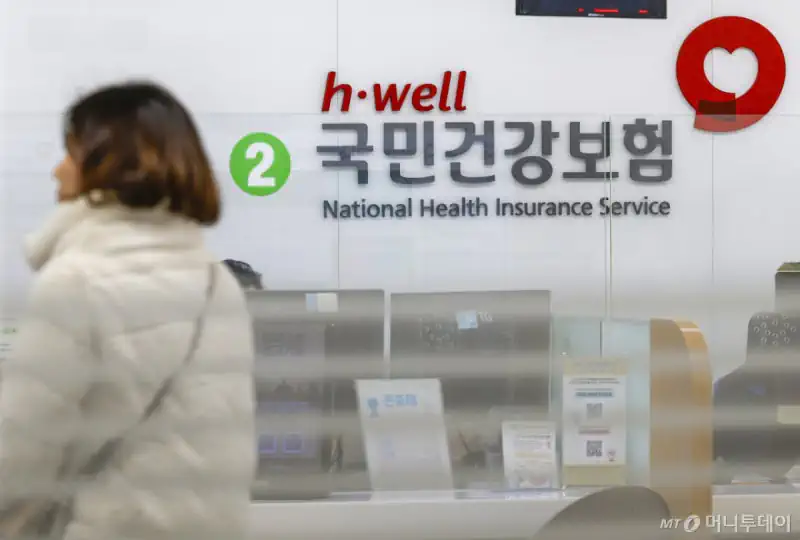 1억 넘게 버는데 건보료 0원…2000만원 초과 일용직도 '건보료' 뗀다