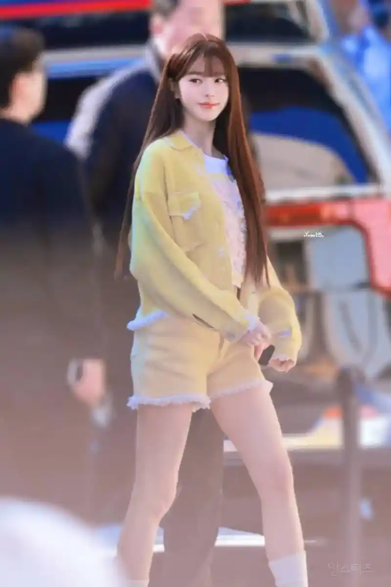장원영 오늘자 베리 팝업스토어 포토콜 기사 사진ㄷㄷ...JPG