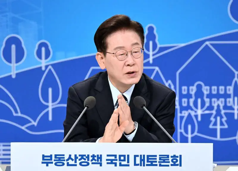 대통령 ‘픽’ 이광수…“집값 하락” 주장 8년째, 강남 집값은 2배 됐다