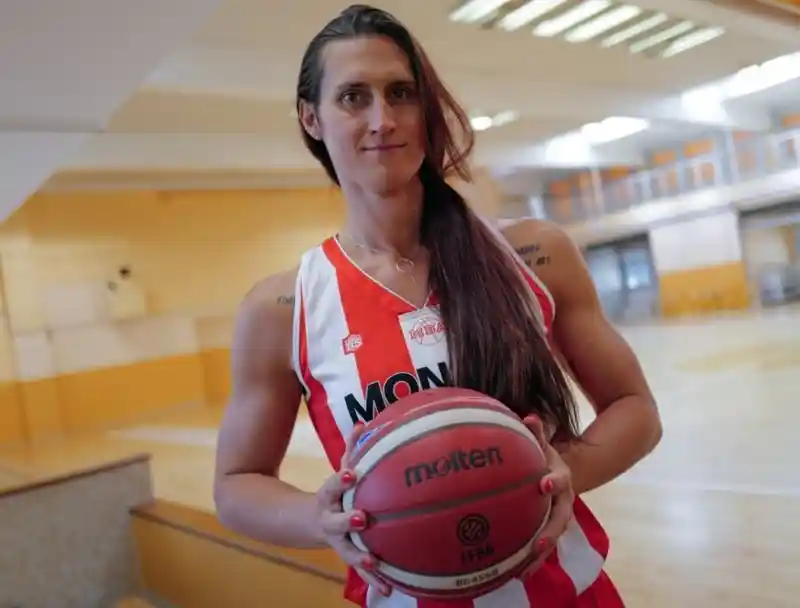 '못 막는다' 트랜스젠더 농구 선수, 女 리그 평정→"WNBA 제안 거절 안…