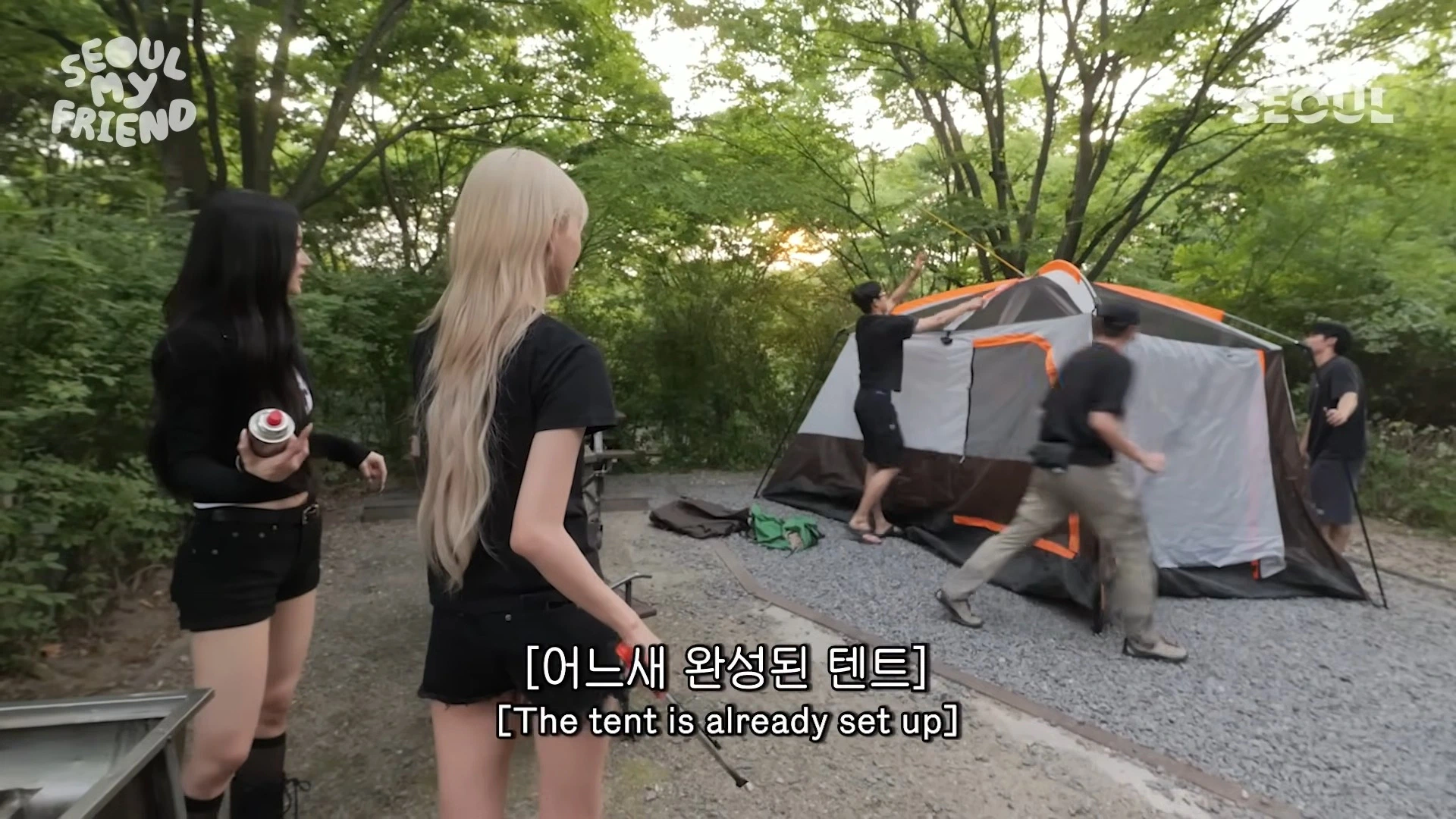 여자 두명이 캠핑장 텐트 10분만에 치는 방법.jpg