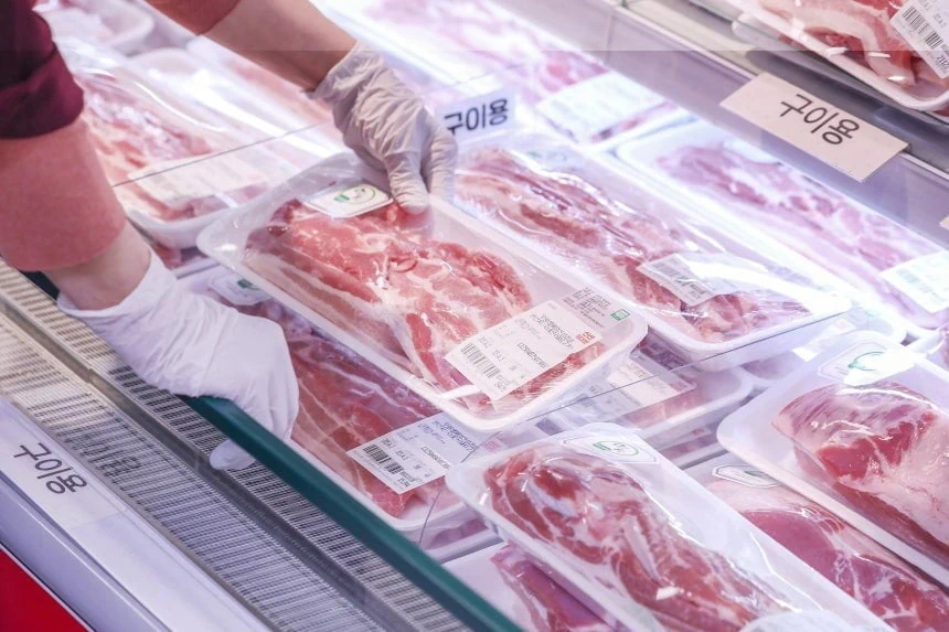 '국민 삼겹살'로 1조2000억 꿀꺽…"카톡·텔레 싹 지워라" 발칵