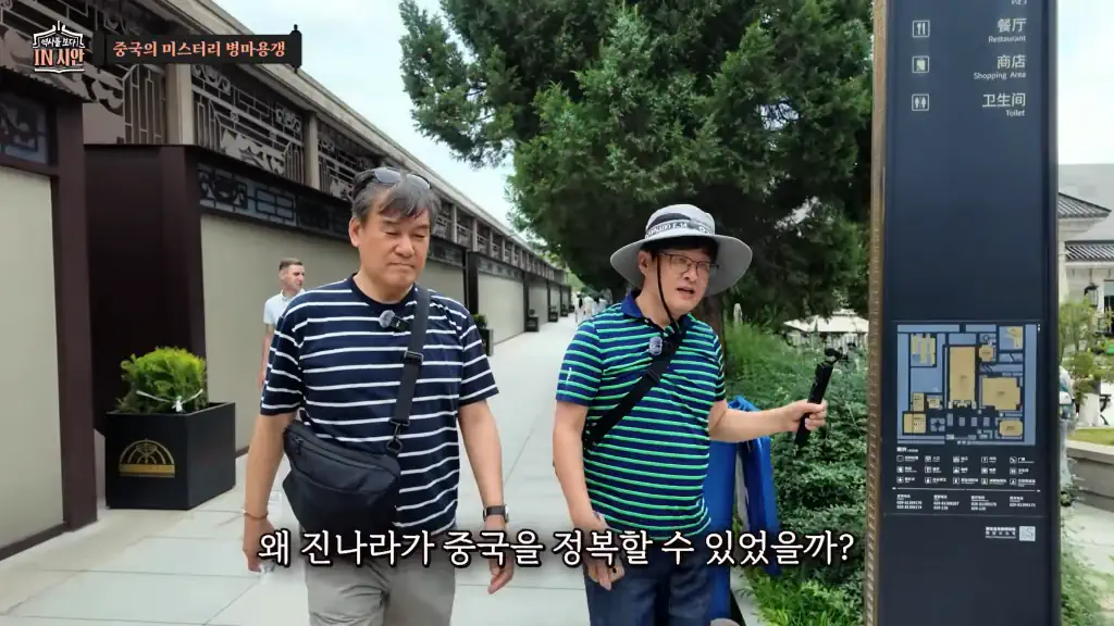 유라시아 고고학자 긁는 이슬람학자