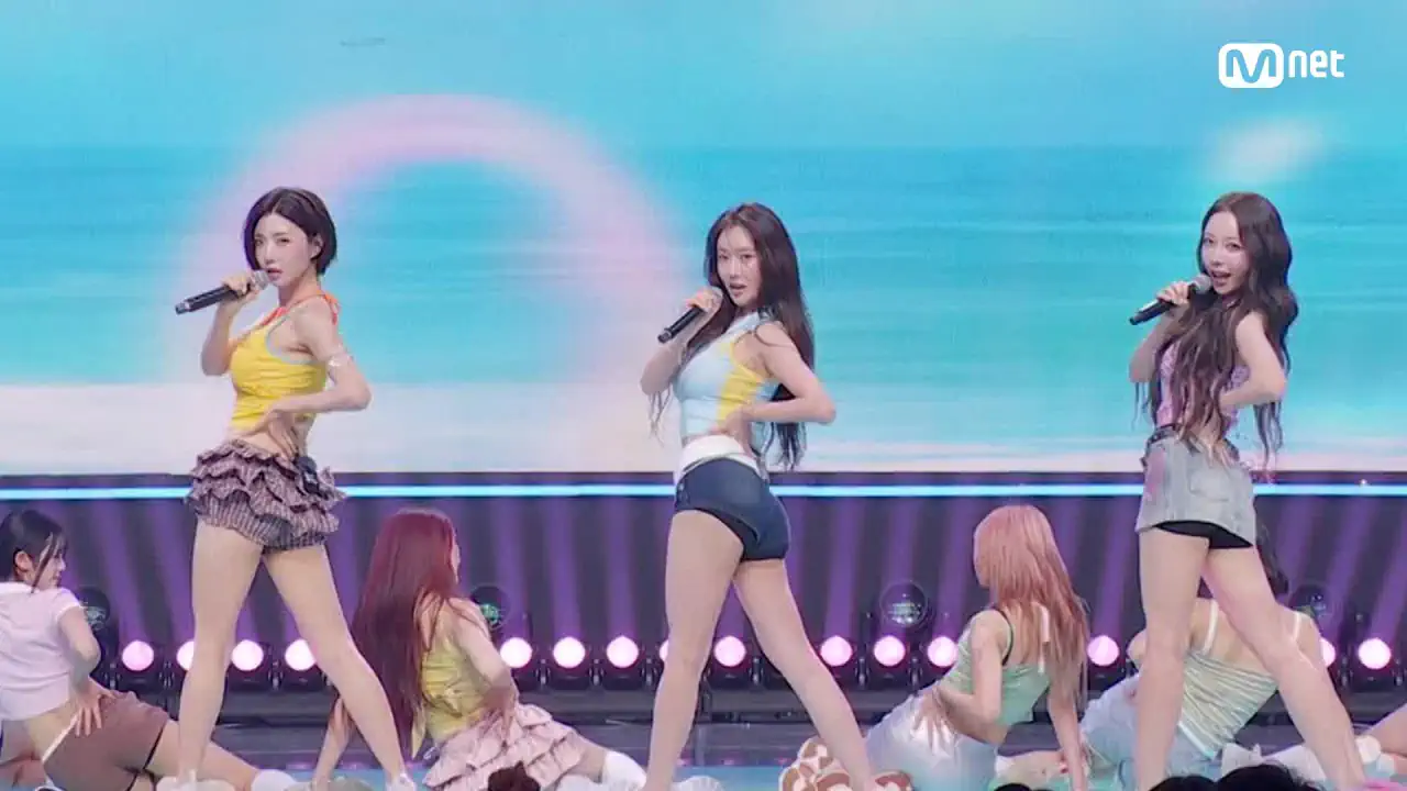 브브걸, 올여름 폼 美쳤다..'바디 웨이브' 인기 순항