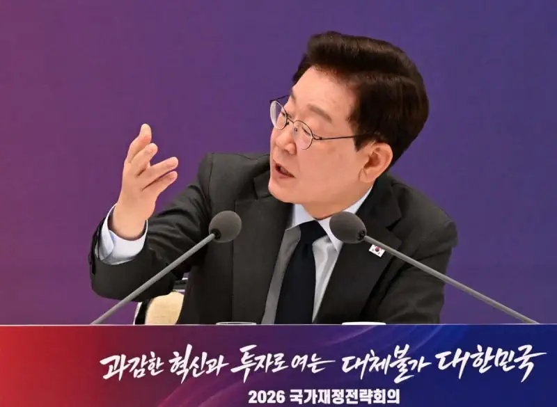 이 대통령 '가정용 전기 요금 인상 필요…저소득층엔 바우처 제공'