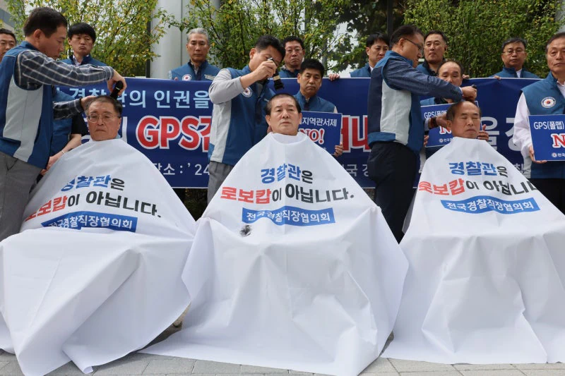경찰 직협 초유의 단체 릴레이 삭발…순환인사 추진 강력 반발 [세상&]