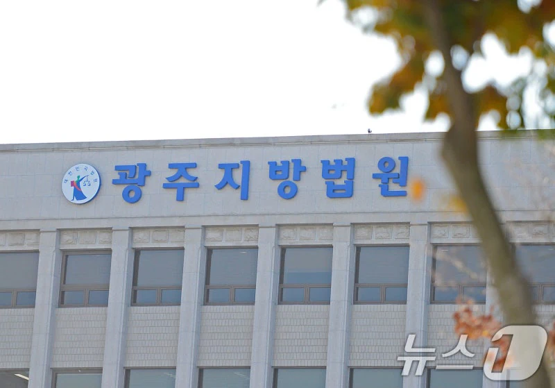 "성관계 영상 지워줘" 요구한 전 여친 엘베에서 폭행한 30대 실형
