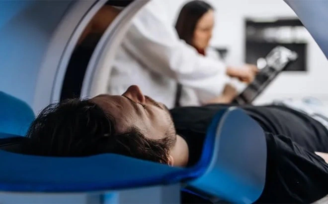 병원 옮길 때마다 CT·MRI 또 찍었는데…내년부터 ‘QR로 공유’