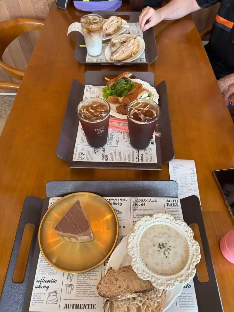 카페왔는데 정떨어졌어.jpg