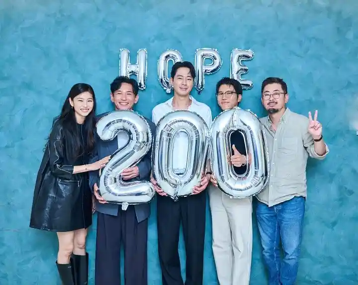 '호프' 개봉 5일째 200만 관객 돌파…올해 최단 기록