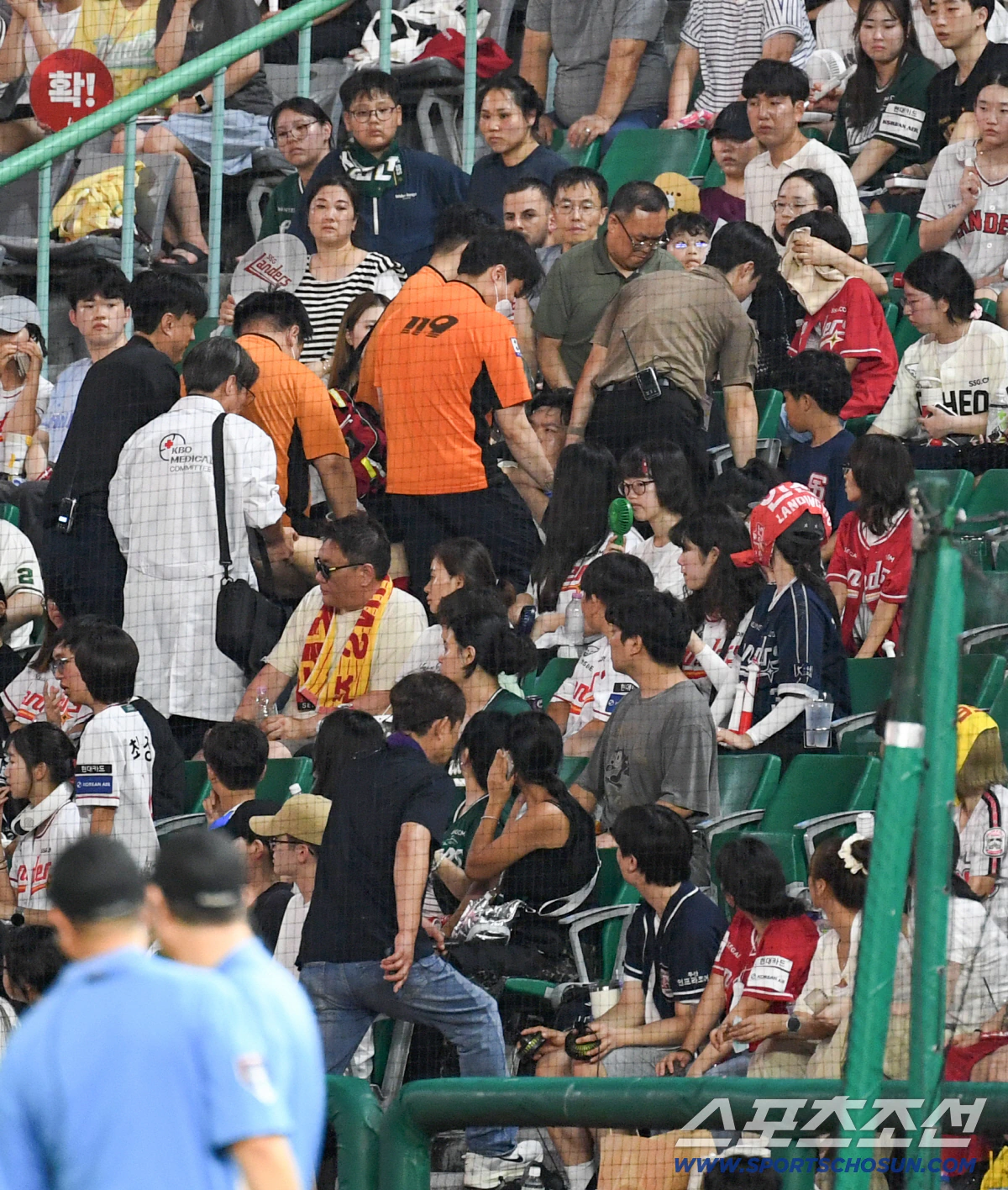 오피셜] '사상 초유' 관중 심정지 발생, 결국 KBO 5~6일 전 경기 취…