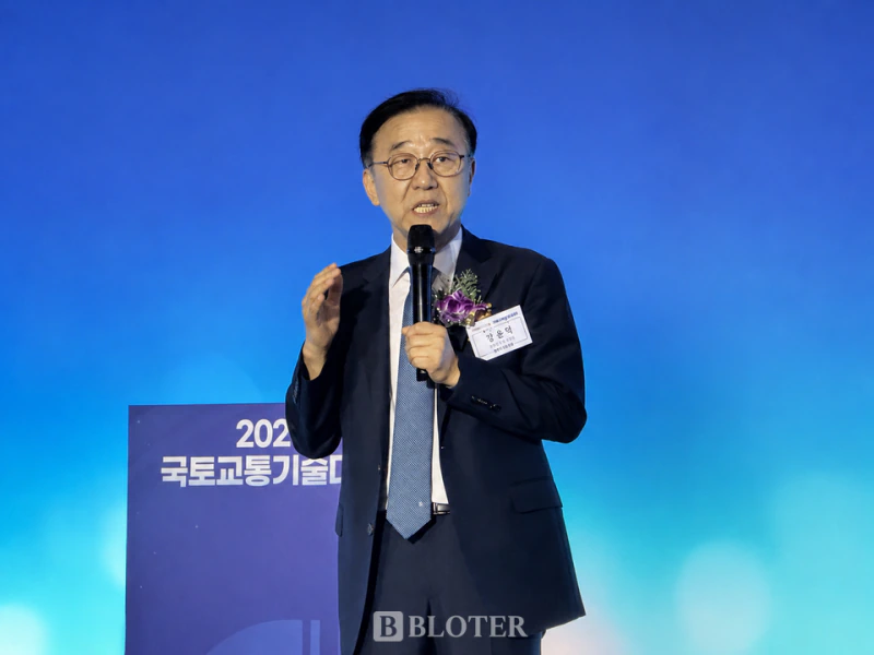 김윤덕 국토부 장관 "테슬라 FSD 보급 확대...추가 논의"
