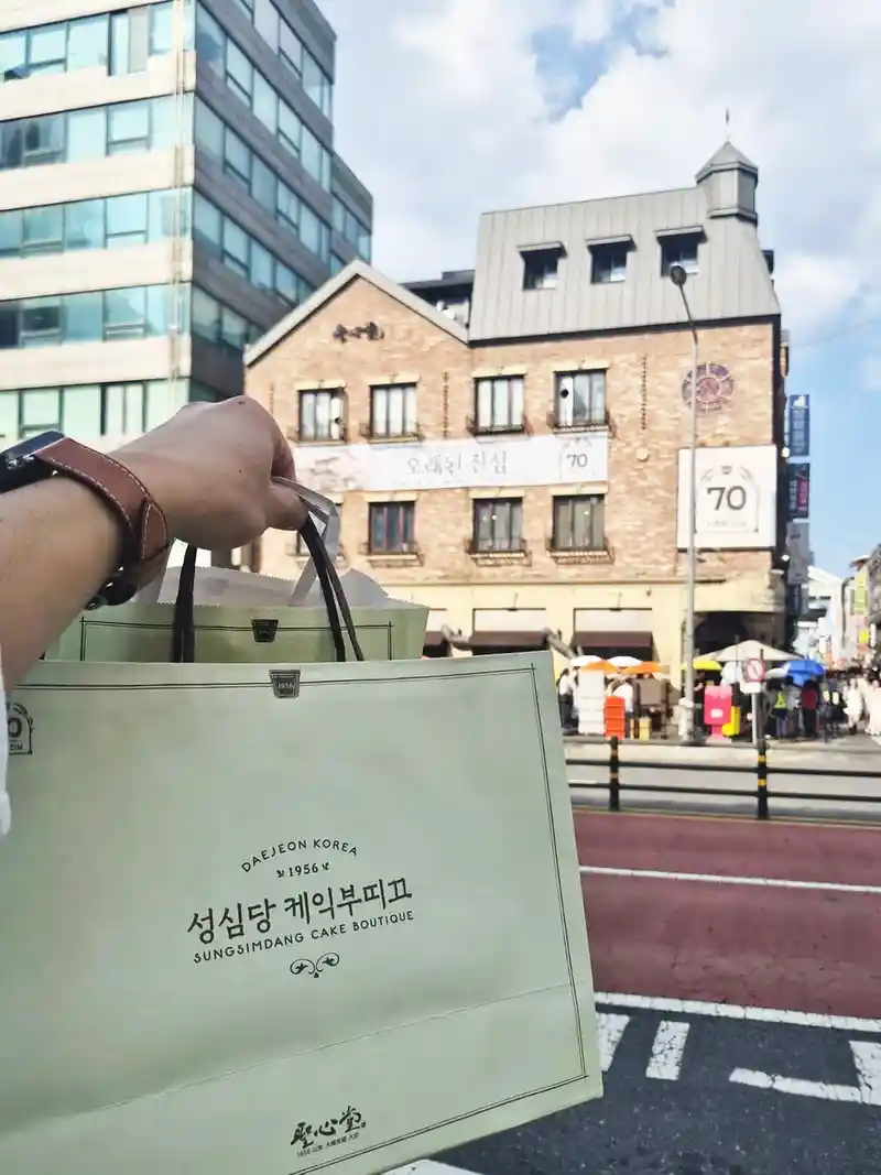 성심당 쇼핑백에 낙서 좀 해봤다는 사람.jpg