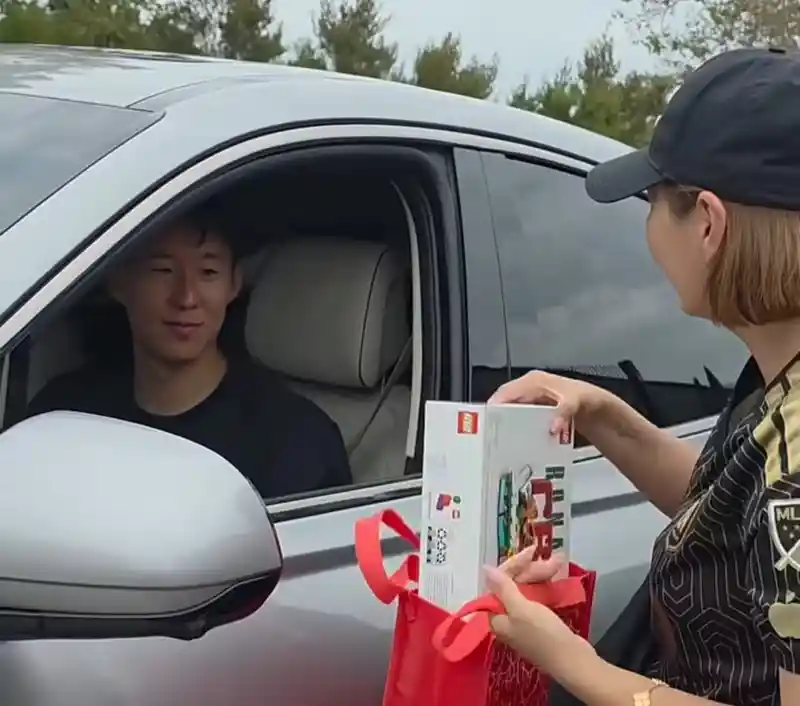 오늘자 LA팬한테 레전드 선물받은 손흥민