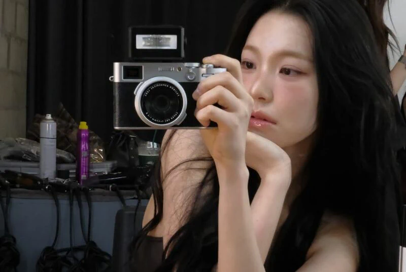 등 보이는 프로미스나인 백지헌