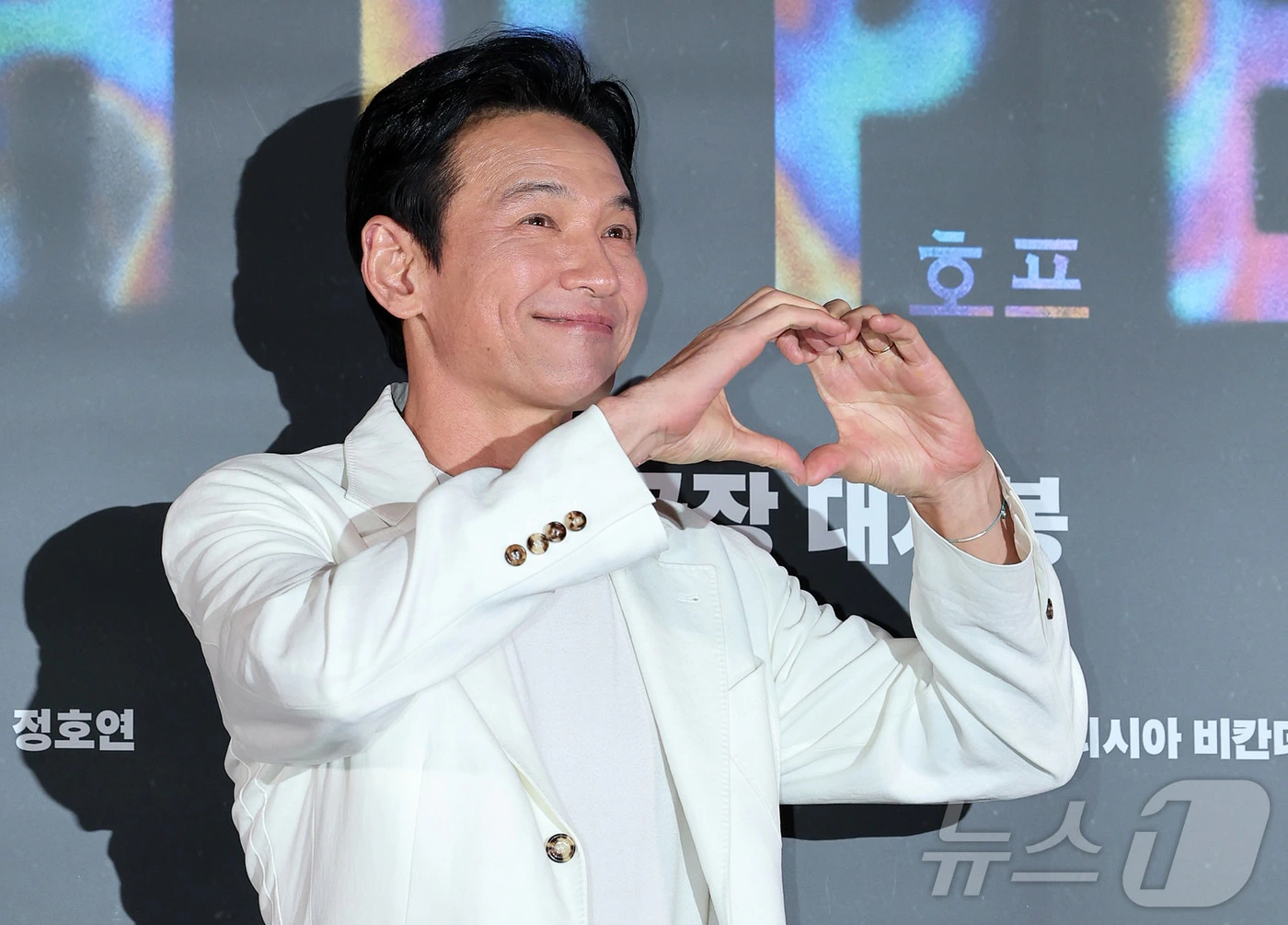"황정민과 성관계 없이 4번 만났다…'밀수' 시사회서 처음, 스토킹 아냐"