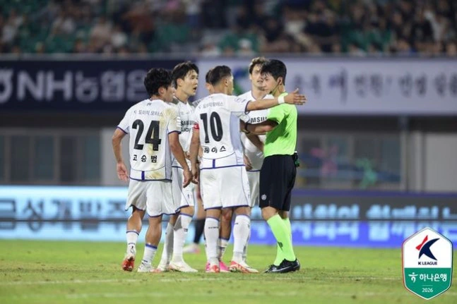'극장골 취소는 정심, PK는 오심' 수원 삼성, 승점 3점 놓쳤다... "…