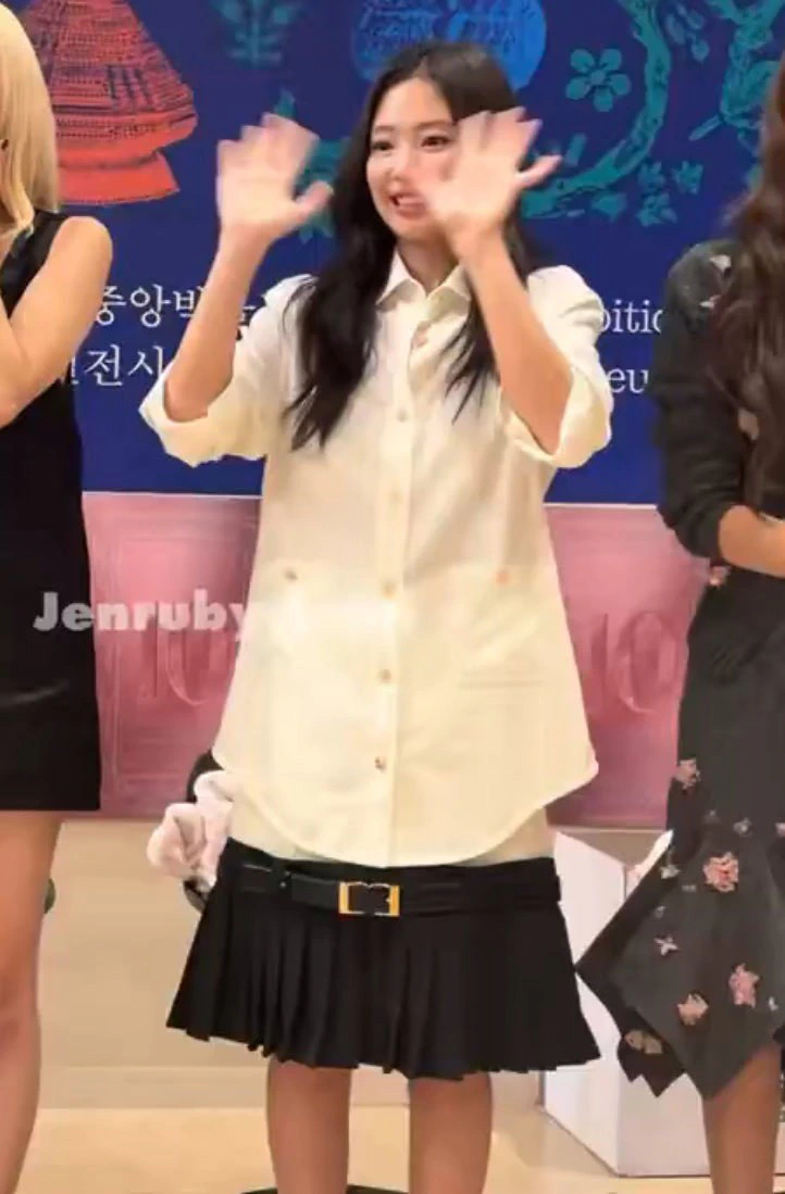 오늘 샤넬 신상 컬렉션 입은 블랙핑크 제니