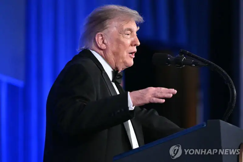 "트럼프, '방공미사일 부족' 보고에 이란 대규모 공격 보류"