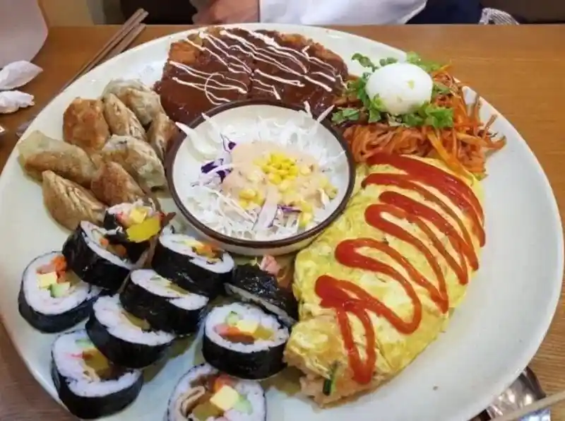 김밥천국에서 부자들만 먹는다는 "황제 정식".JPG
