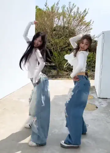 트리플에스 연지 물에 젖은 핑크 크롭탑