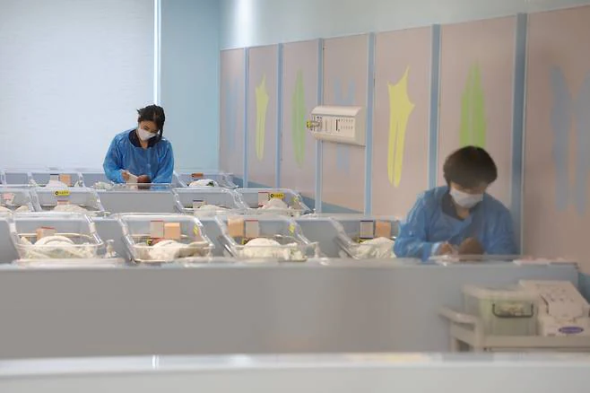 “7명 중 6명 관둬”… 의사 이어 간호사도 산과·소아과 기피