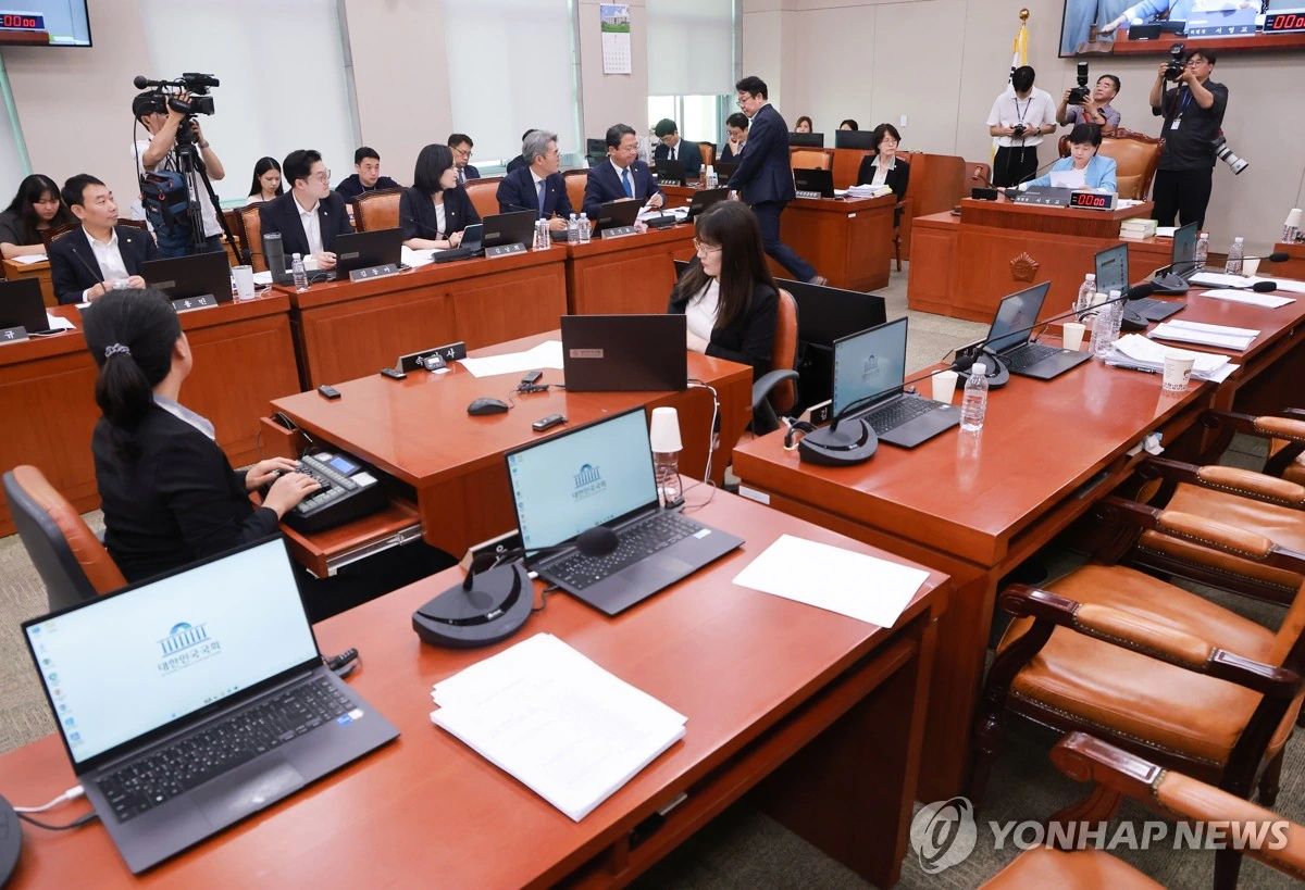 '檢보완수사권 폐지' 형소법 개정안, 與주도로 법사위 통과