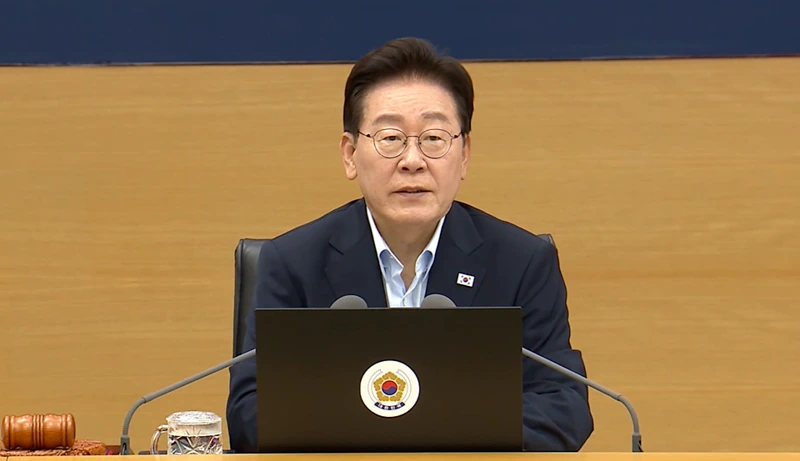 이 대통령 "못 갚는 빚, 청산해주는 게 모두에게 다 좋다"