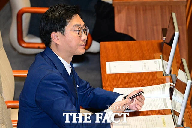 경찰, '장경태 성추행 의혹' 2차 가해 댓글 작성자 송치
