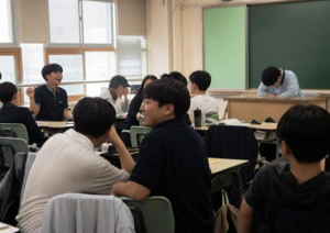 떠드는 중학생 5초 촬영한 교사…‘정서학대’로 담임배제