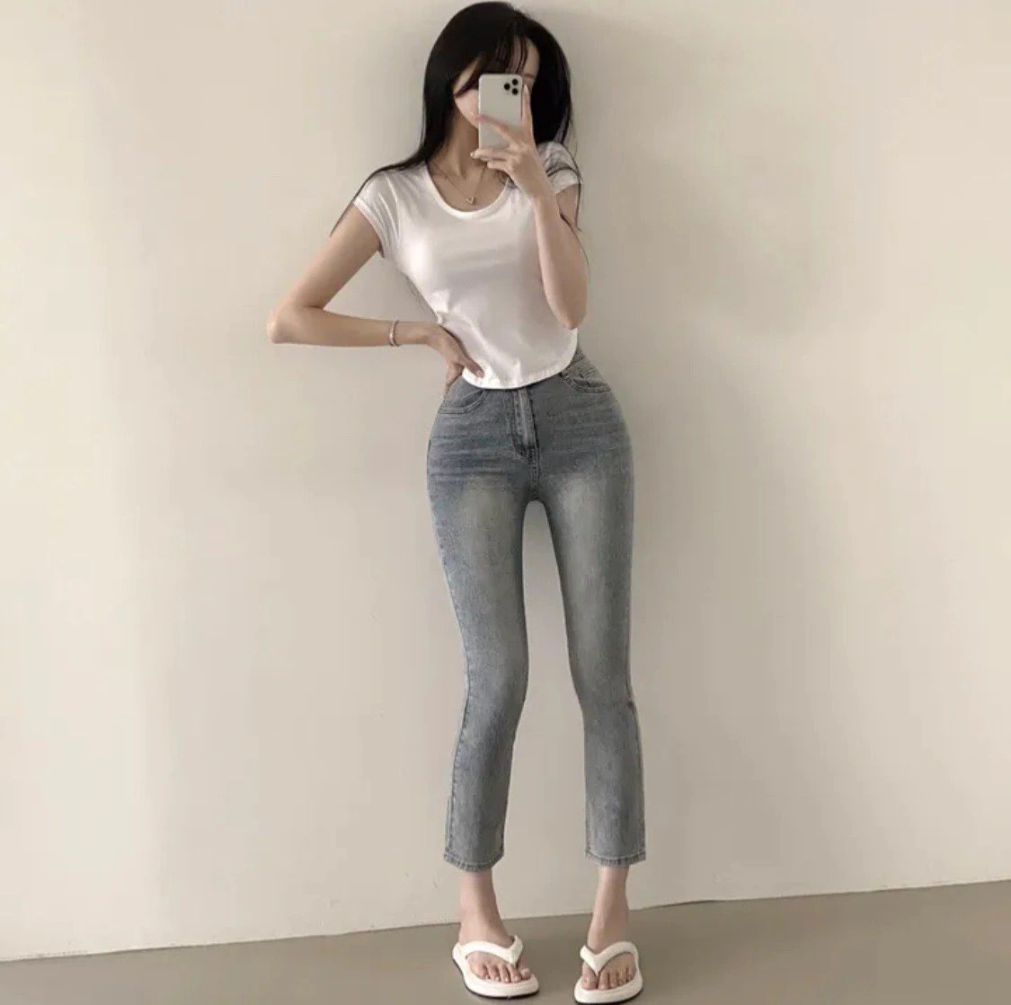 동네 메가커피 주말 12시쯤에 가면 1짤 전원 미성년자고 2짤 전원 직장인,…