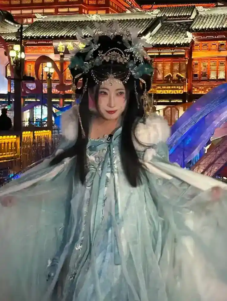 중국가서 왕홍 메이크업 받은 명수.jpg