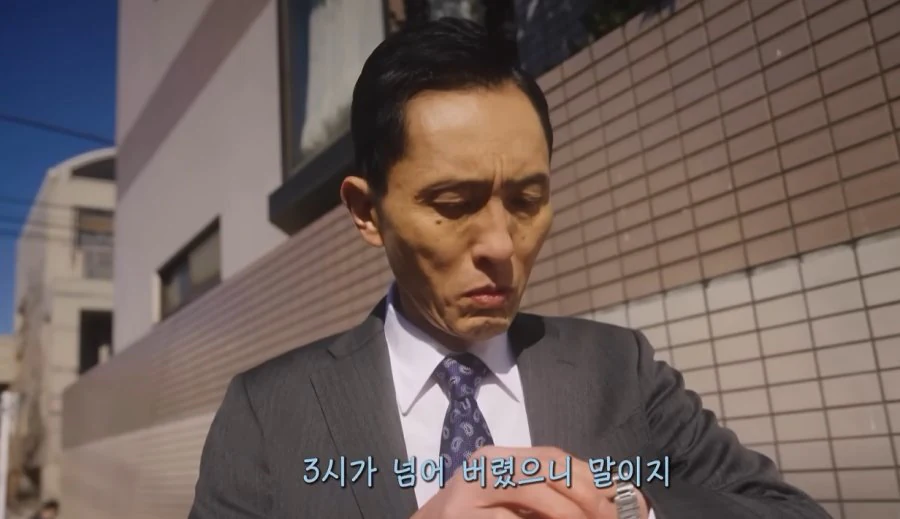고독한 미식가 고로상이 최근 시즌에 차고 다니는 시계.jpg