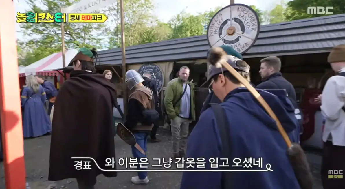 갑옷 입고 용고기 먹는다는 독일의 중세 축제…jpg