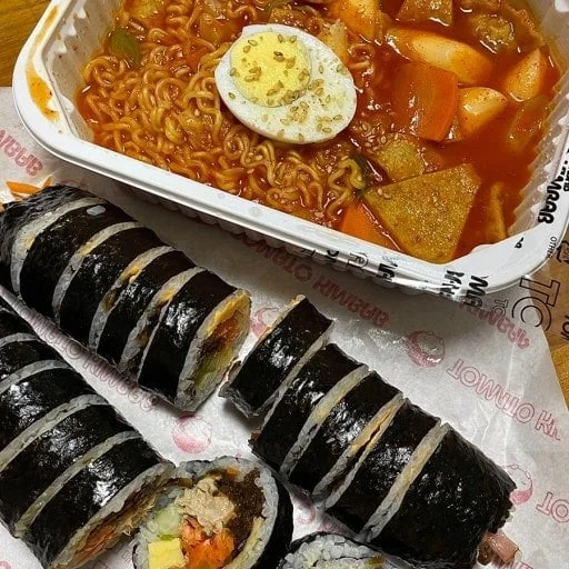 "저 라볶이하고.. 참치김밥. 두 개 주세요" 라고 말했거든