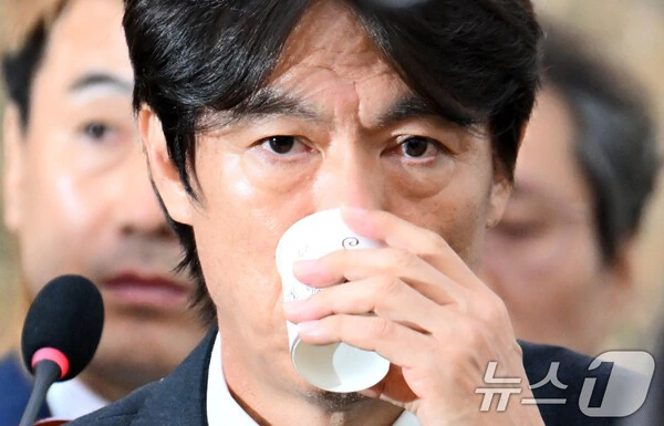 홍명보 前 감독, '빵집 회동' 특혜 의혹 결백 주장 "불투명하게 보일 수…